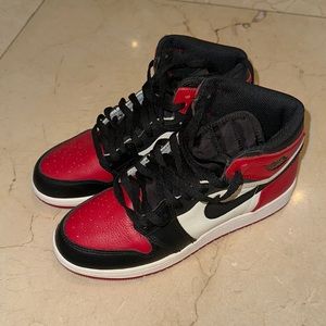 JORDAN 1 HIGH TOP RED BLACK WHITE